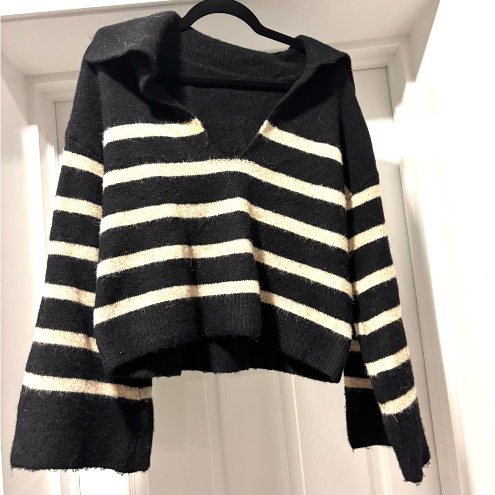 Commense Black and Cream Striped V-Neck Sweater